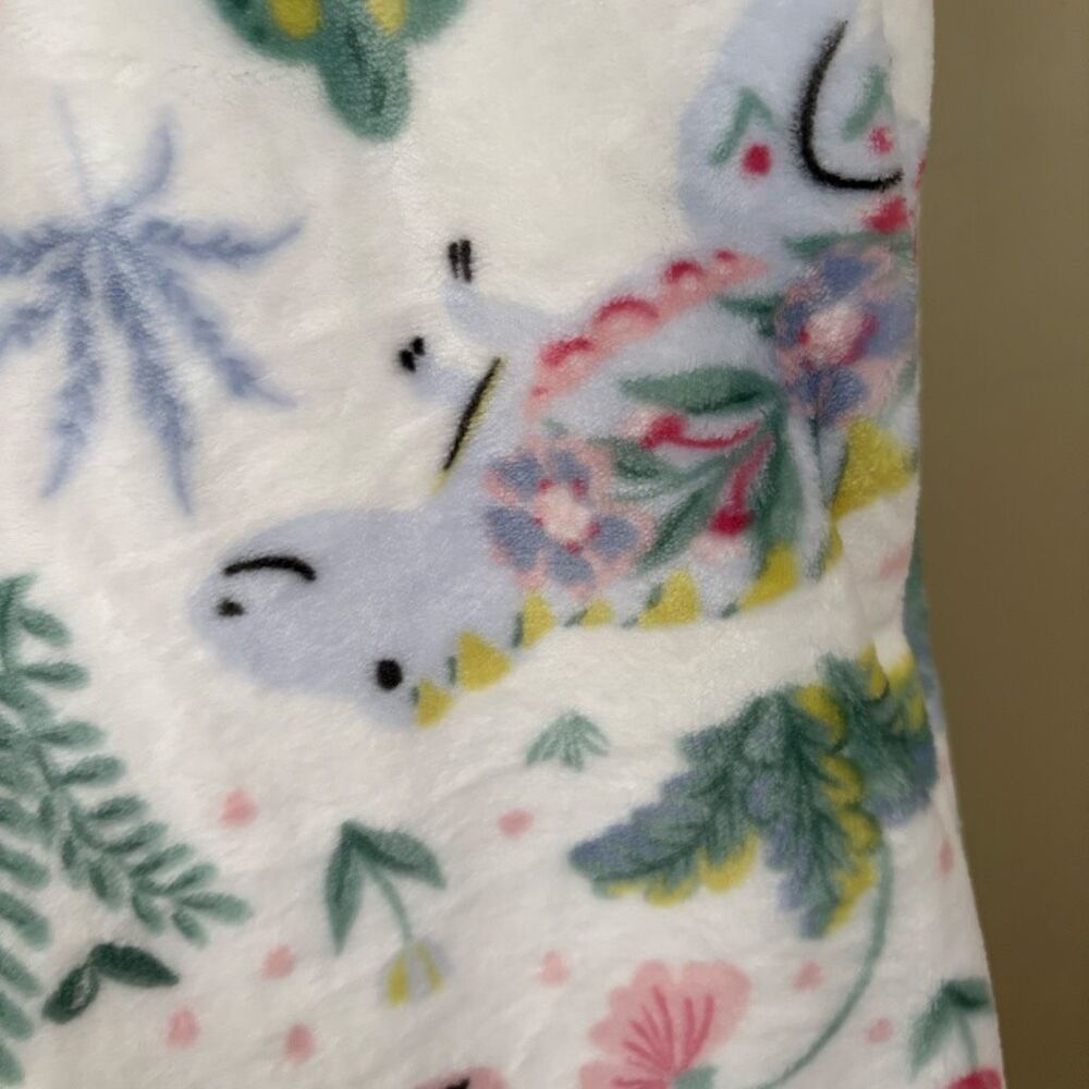 Leo’s Fort Girly Pink Purple Green Blue White Dinosaur Blanket 50 x 70 NWT - Picture 7 of 9